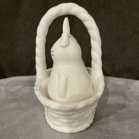 Rae Dunn bunny in basket Salt&Pepper Shakers - brand new - Picture 2 of 4